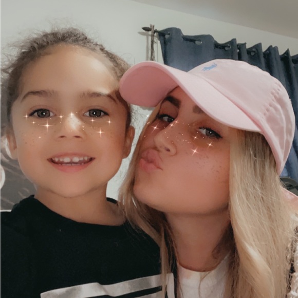 Meet your Posher, Cailli - Picture 1 of 2